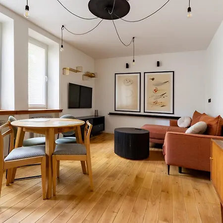 Retro Lounge Loft By Bookinghost غدينيا